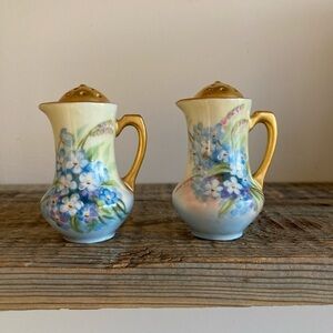 O & E. G. Royal Austria Bone China Salt and pepper shakers set